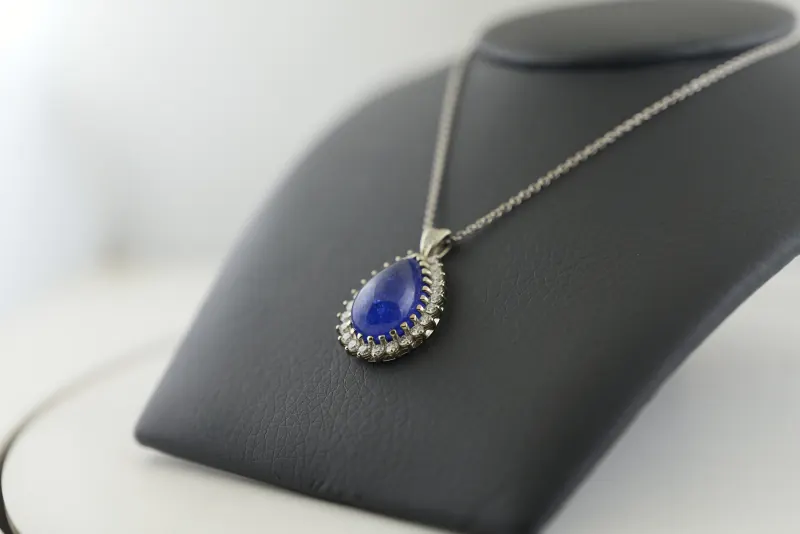 Alternate raw product photograph of the necklace